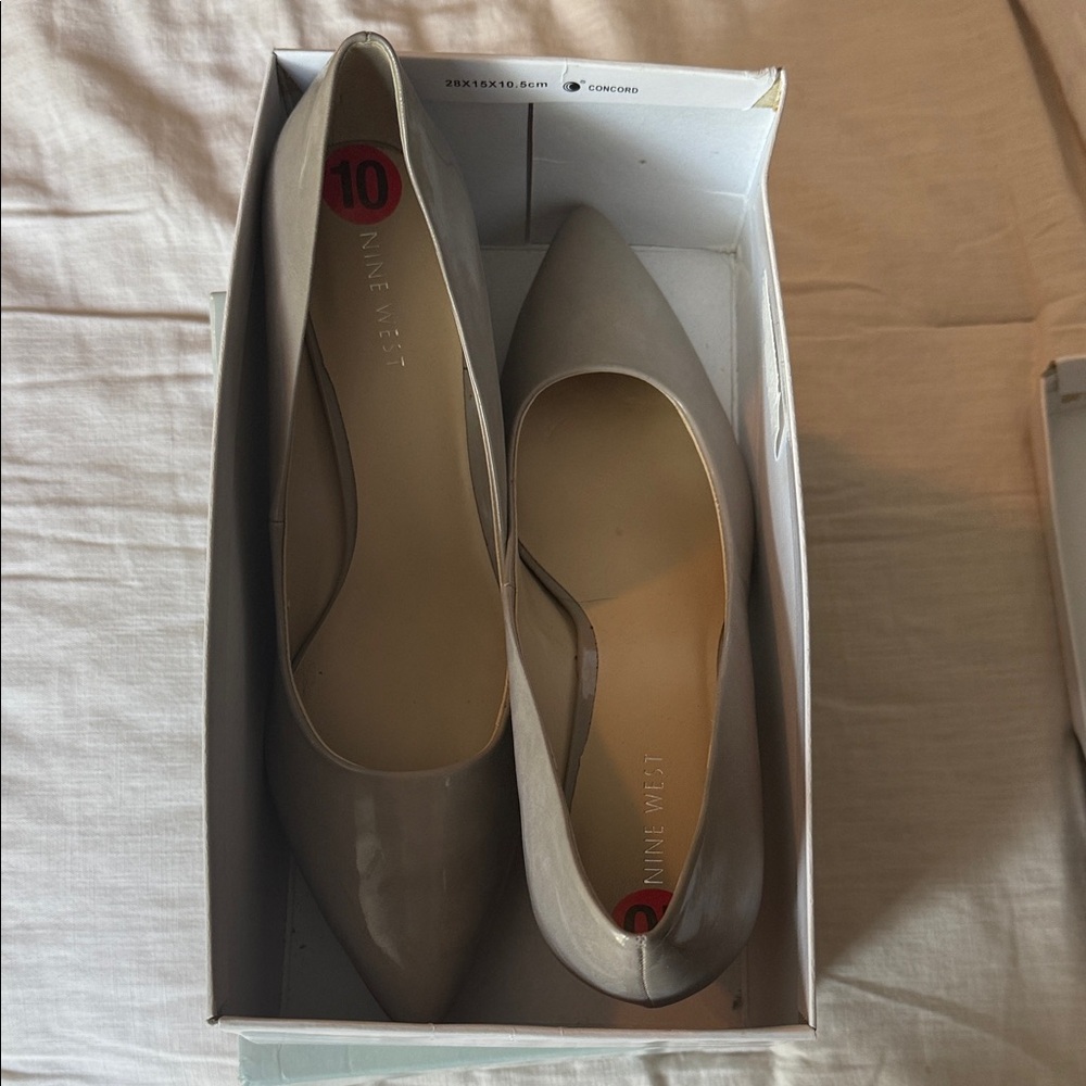 Nine West Women's Taupe Flats